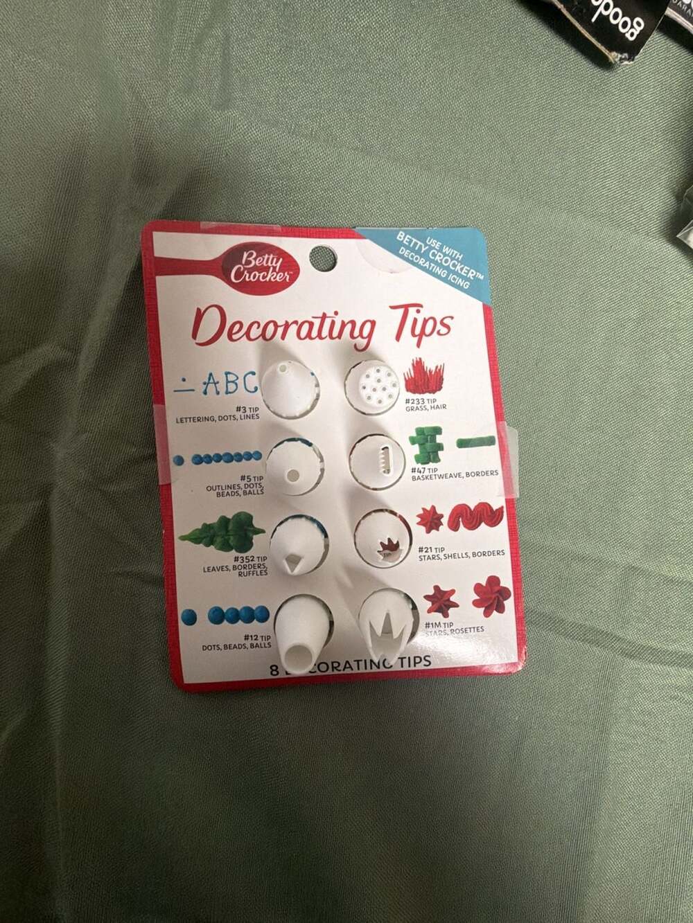 Betty Crocker 8-Piece Decorating Tips Set